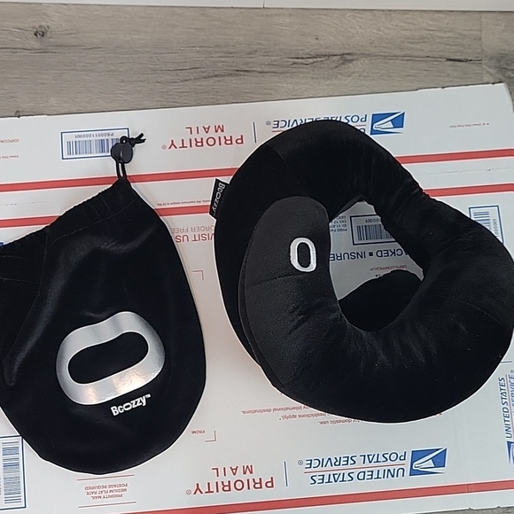 BCOZZY Travel Neck Pillow - Black velvet soft with drawstring bag - Picture 1 of 9
